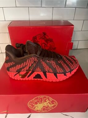 Men’s Luna New Year Size 6.5.